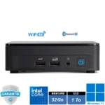 Mini PC professionnel ASUS NUC 12 Pro noir ultra-compact, boîtier carré posé à plat, vue sur les ports USB et le bouton d'alimentation.